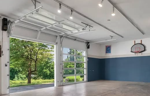 Clopay Avante White Pool Garage